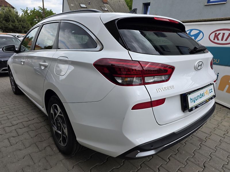 Hyundai i30 1.5-1.MAJITEL-NAVI-KAMERA - fotka 11 z 26