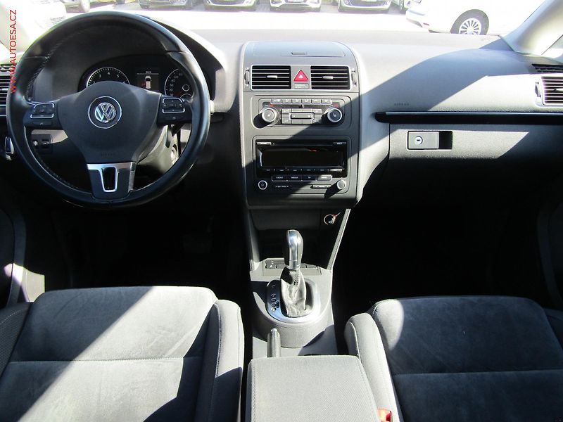 Volkswagen Touran (2011) 1.4 TSi, Highline, DSG - fotka 8 z 21