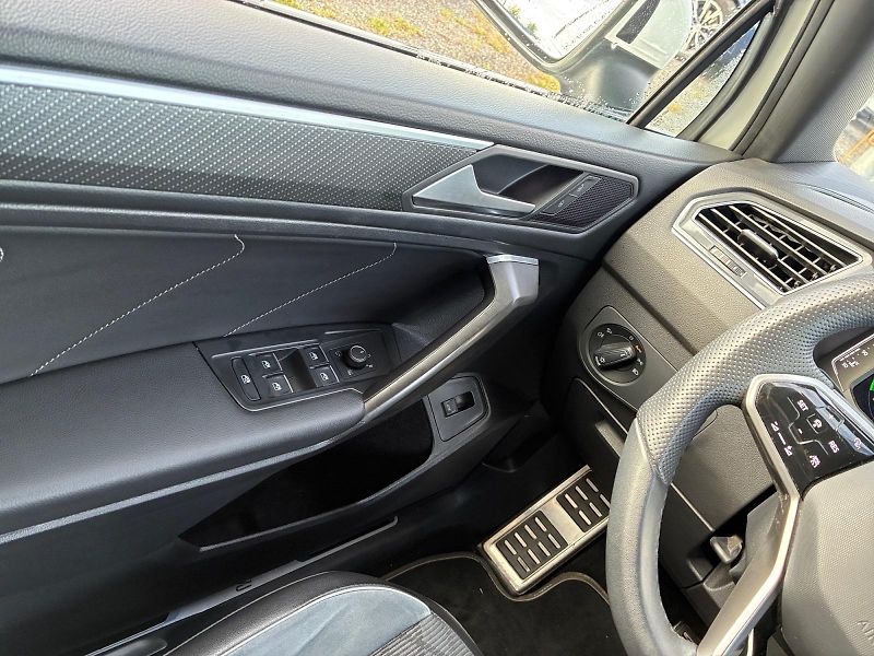 Volkswagen Tiguan (2022) R-LINE 2.0TSI 140kW 4x4 TAŽNÉ  - fotka 11 z 11