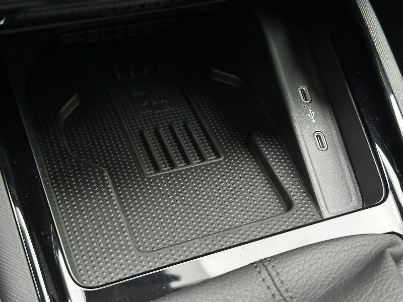 Škoda Scala 1.0TSi DSG 116PS LED V.Cockpit - fotka 36 z 46