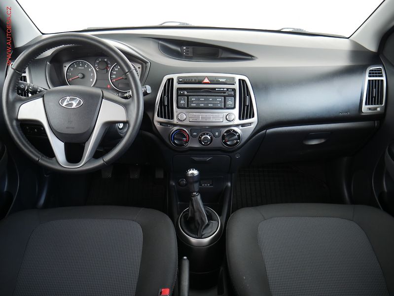 Hyundai i20 (2013) 1.2i, 1.maj,ČR, servis.kniha - fotka 8 z 15
