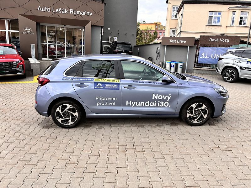 Hyundai i30 HB 1.0T-GDI 74kW DCT STYLE NAV - fotka 8 z 32