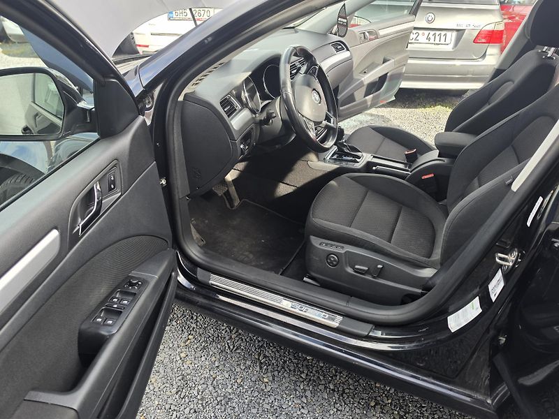 Škoda Superb 2.0 TDI DSG TZ Led - fotka 8 z 14