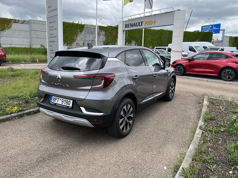 Renault Captur (2023) techno TCe 90 - fotka 4 z 10