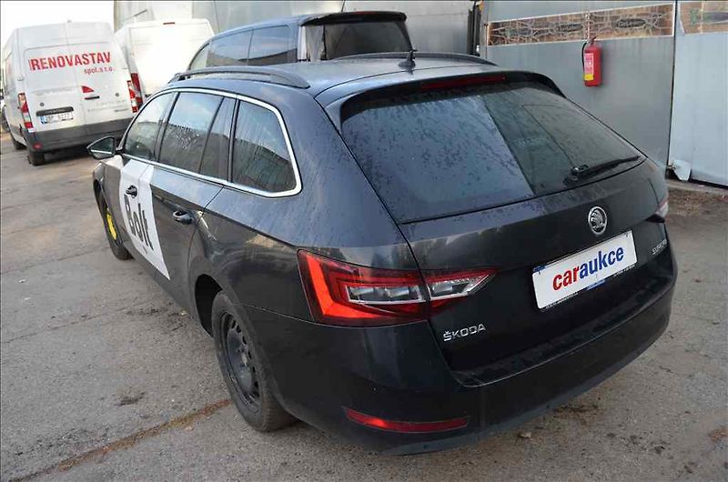 Škoda Superb (2018) COMBI III. 1,6 TDI - fotka 6 z 24
