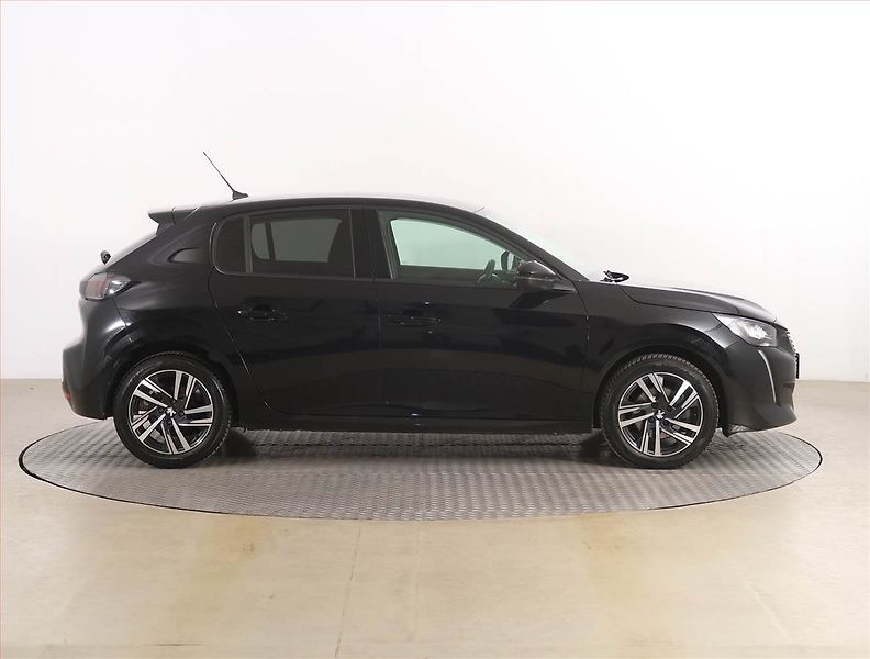 Peugeot 208 (2022) Allure 1.2 PureTech - fotka 6 z 17