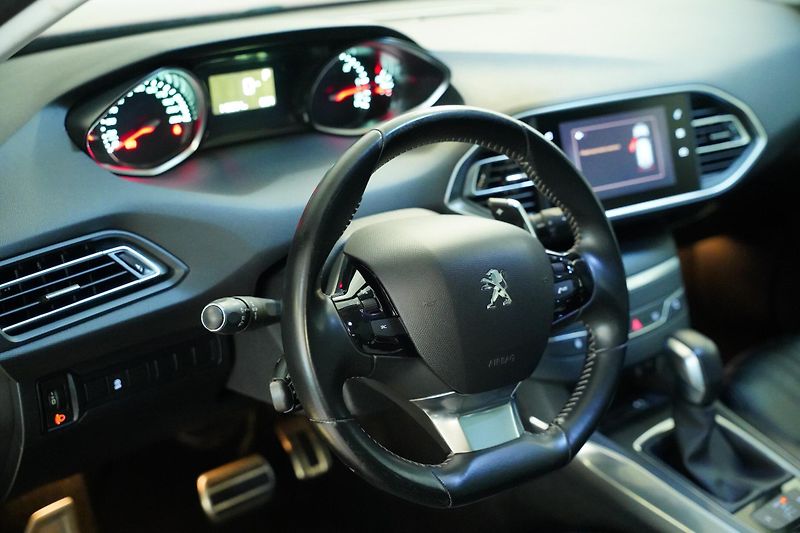 Peugeot 308 - fotka 14 z 27