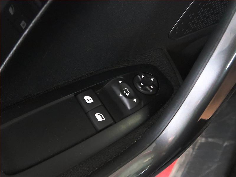 Peugeot 2008 (2018) 1.2 PureTech, Automat - fotka 16 z 16