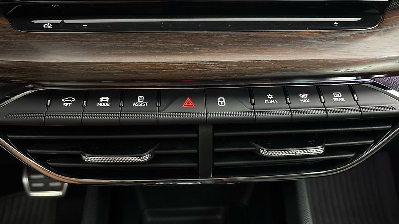 Škoda Octavia 2.0 TDI DSG 4x4 Scout Combi - fotka 13 z 28