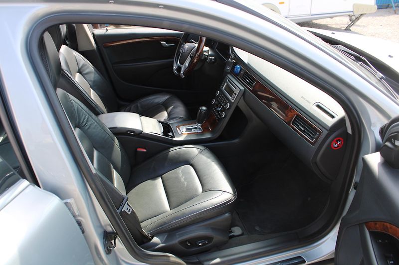 Volvo XC70 (2010) REZERVACE - fotka 13 z 16