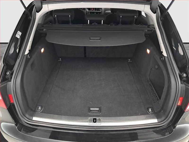 Audi A4 (2012) 2.0 TDI, Navi, Xenony - fotka 14 z 19