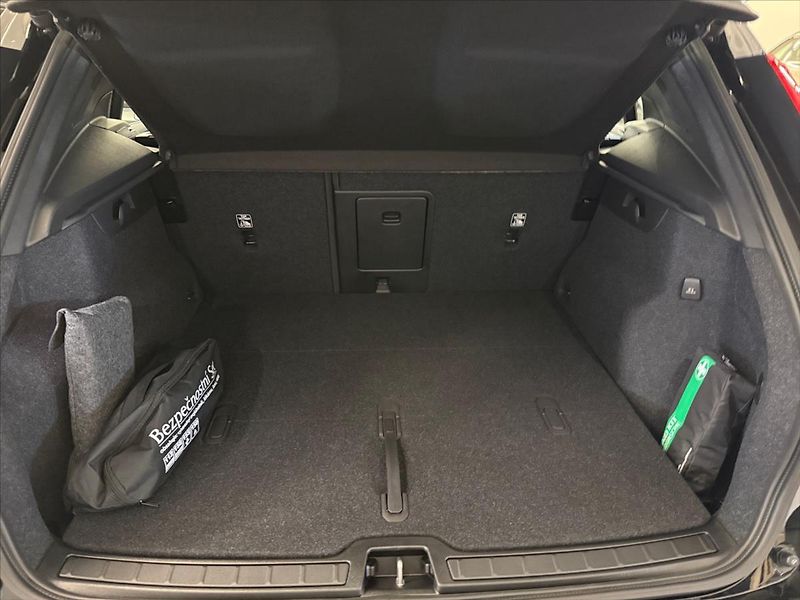 Volvo XC40 (2026) 2,0 B3 Black Edition 3132 - fotka 12 z 15