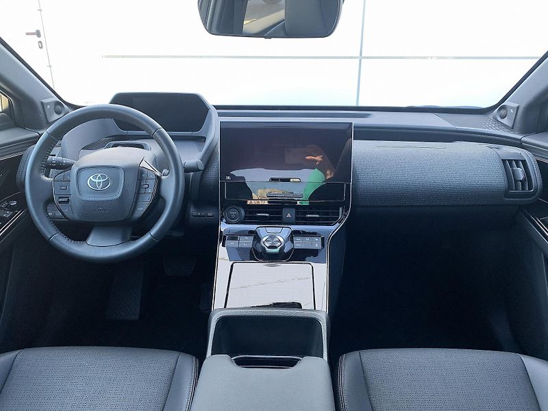 Toyota bZ4X EXECUTIVE JBL 150kW - fotka 2 z 37