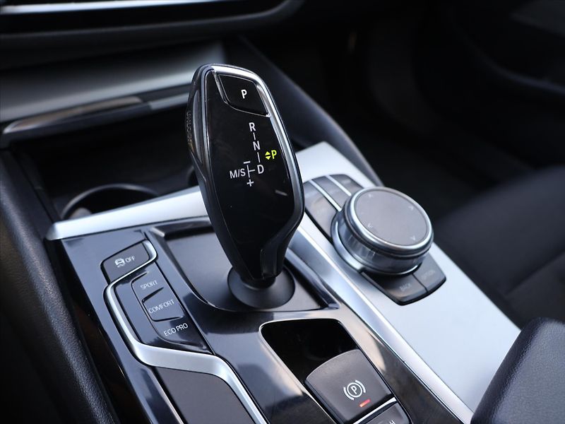 BMW Řada 5 2,0 525d 170kW Aut. Navi LED - fotka 24 z 35