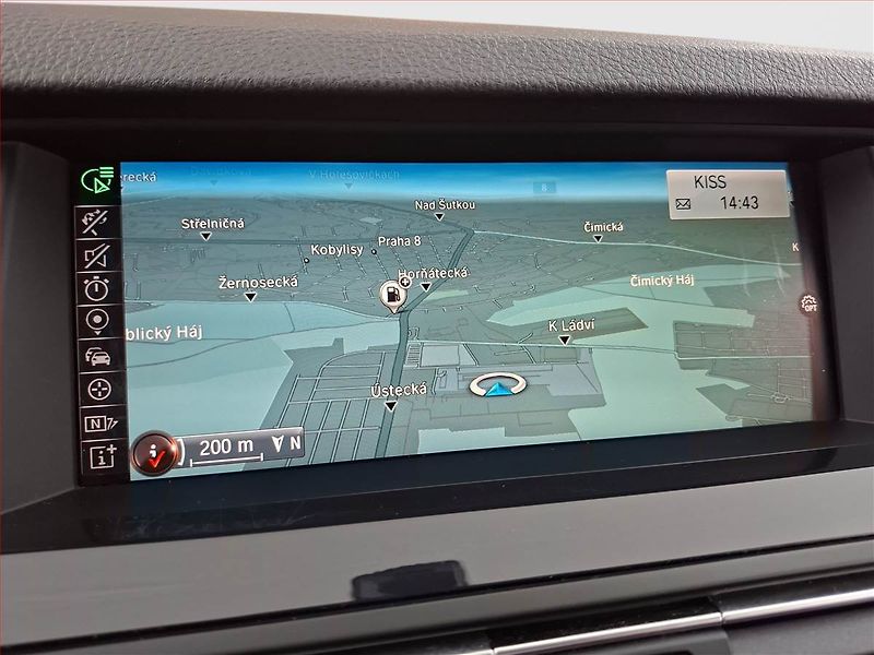 BMW Řada 5 (2015) 520d xDrive, 4X4, Automat - fotka 27 z 34