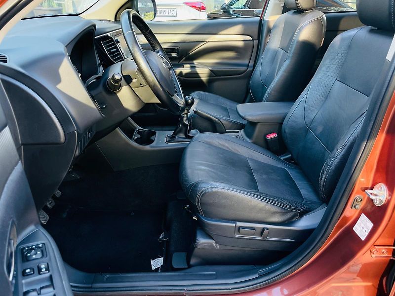 Mitsubishi Outlander 2.2D 4x4 7MÍST KAMERA SERVISKA - fotka 28 z 50