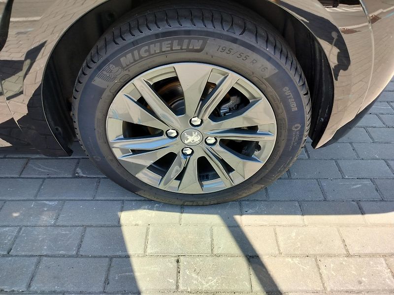 Peugeot 208 e, navigace, SOH 95% - fotka 25 z 28