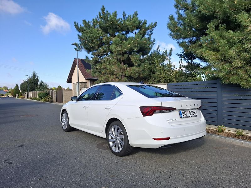 Škoda Octavia (2023) 2.0 TDI,CR,1 maj,nehav,ser. kn - fotka 2 z 24
