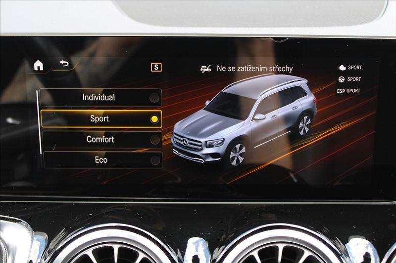 Mercedes-Benz GLB 2,0 220D  ČR,4MATIC,A/T,AMG - fotka 21 z 39