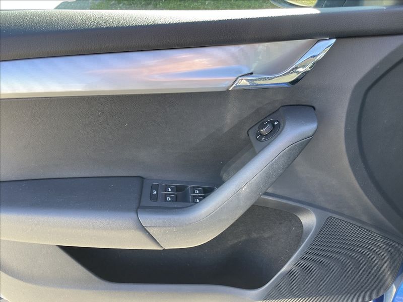 Škoda Octavia 1,8 i 132kw DSG Style Xenon LE - fotka 16 z 35