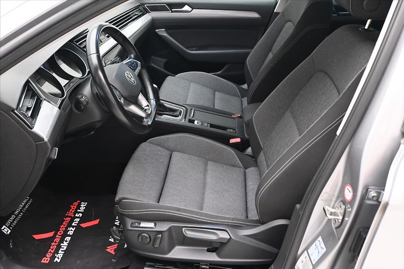 Volkswagen Passat 2,0 TDI 110kW DSG Business Zár - fotka 13 z 32