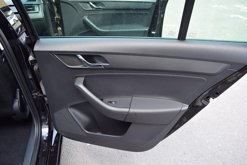 Škoda Rapid (2014) 1.2TSI 77kw ELEGANCE XEN ALU  - fotka 37 z 48