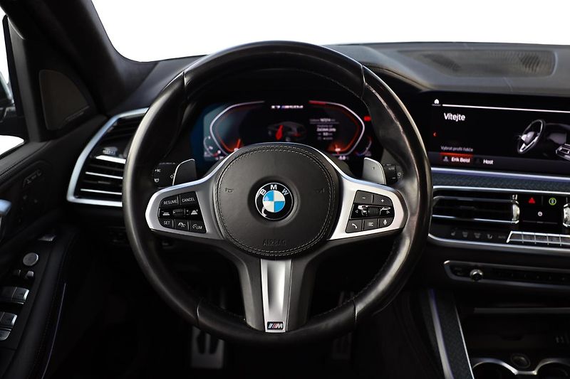 BMW X7 M50d - fotka 13 z 14