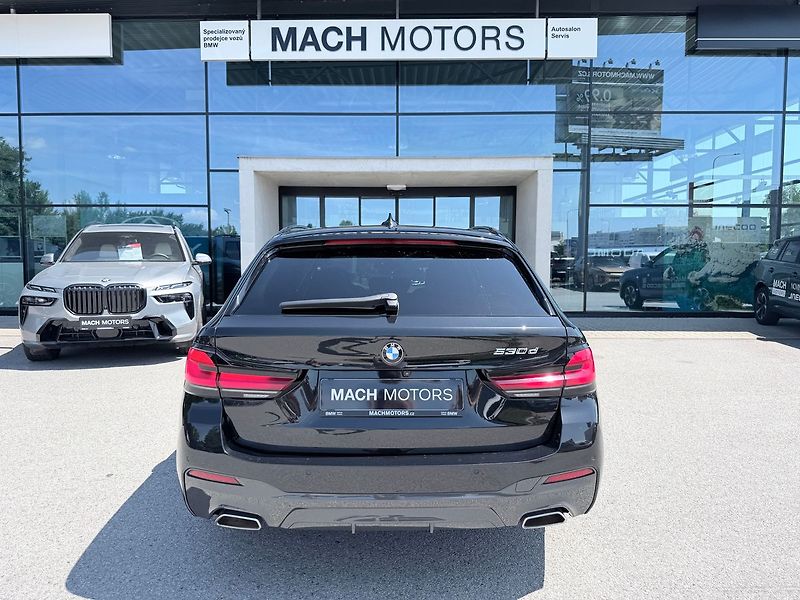 BMW Řada 5 530d Touring, Natáčecí náprava - fotka 6 z 26