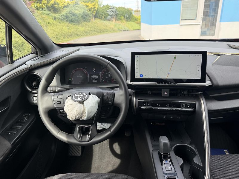 Toyota C-HR 1,8i hybrid automat navigace - fotka 12 z 21