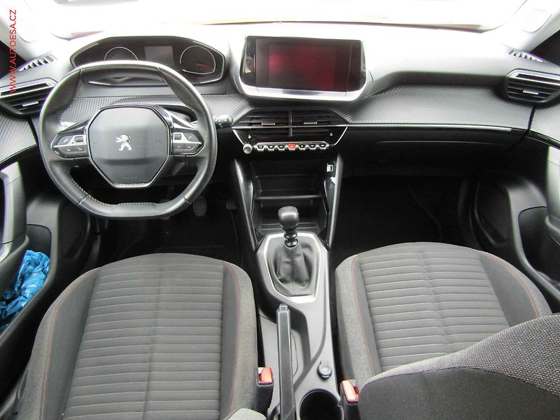 Peugeot 2008 (2020) 1.2PT, AC, servis.kniha - fotka 8 z 14