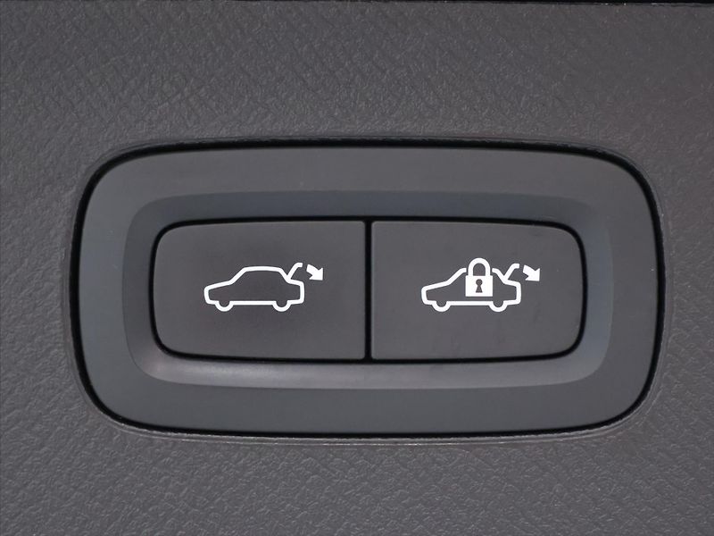 Volvo XC90 2,0 B5 173kW AWD Plus Bright C - fotka 11 z 44