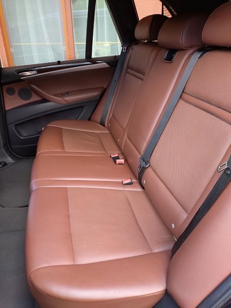 BMW X5 (2010) M-packet - fotka 19 z 28
