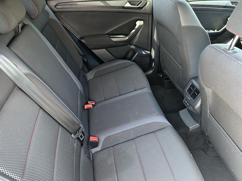 Volkswagen T-Roc 2.0 TDI DSG SPORT - fotka 12 z 23
