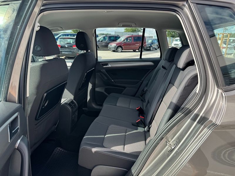 Volkswagen Golf Sportsvan (2016) Comfortline 1,2 TSI 81 KW - fotka 12 z 38