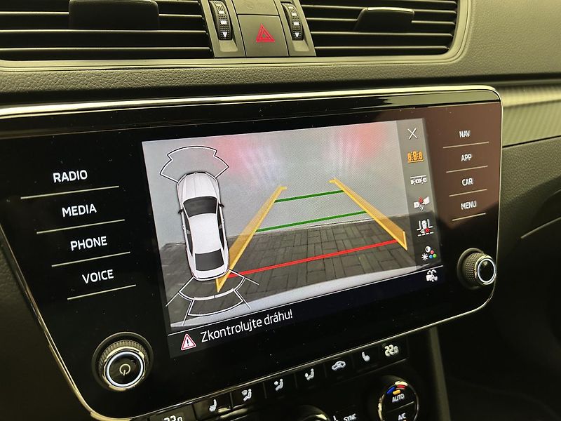 Škoda Superb 2.0 TDI 4x4 SportLine - fotka 20 z 31