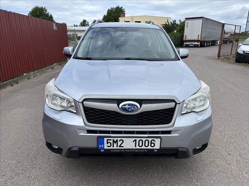 Subaru Forester 2,0 D-L 108KW 4x4 TZ ČR SERVIS - fotka 2 z 41