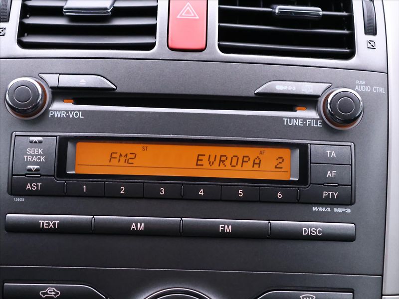 Toyota Auris 2,0 D-4D 93kW Xenon Tažné - fotka 20 z 29
