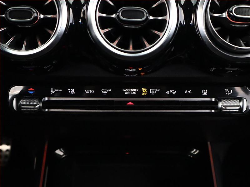 Mercedes-Benz GLB (2022) 35 AMG 4MATIC - fotka 16 z 20