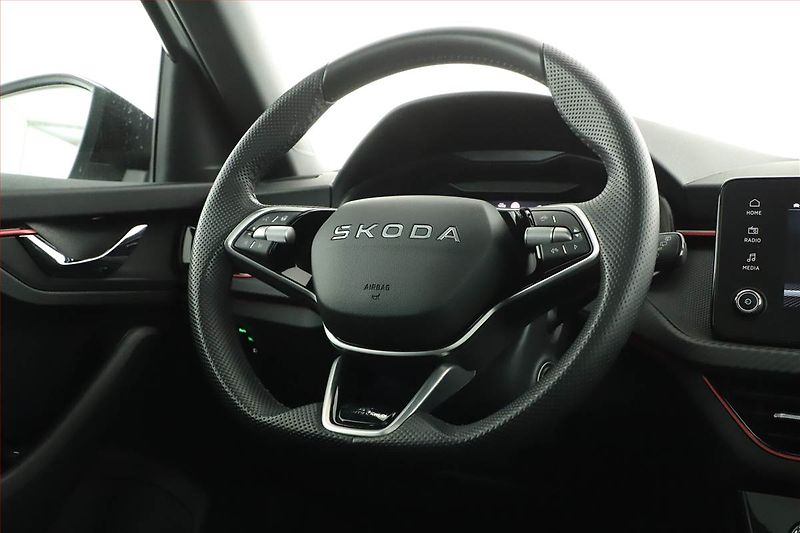 Škoda Kamiq (2025) 1.5 TSI, MONTE CARLO, AUTOMAT - fotka 8 z 20