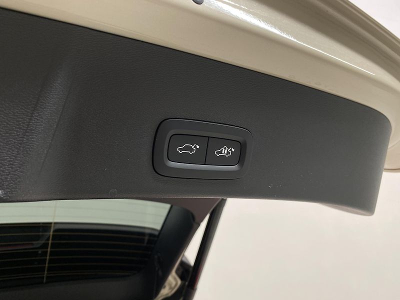 Volvo XC40 (2026) B3 AUT DARK ULTRA - fotka 22 z 66
