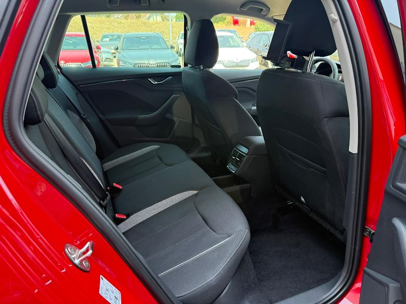 Škoda Kamiq Selection 1.0 TSI 85kw - fotka 21 z 25