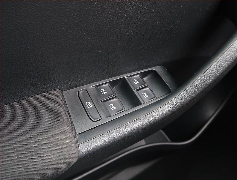 Škoda Fabia (2017) 1.0 TSI, Park. senzory - fotka 16 z 19