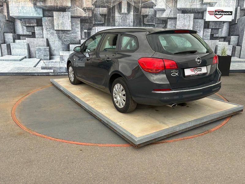 Opel Astra (2013) 2.0DCTi, 121KW, AUTOMAT - fotka 8 z 23