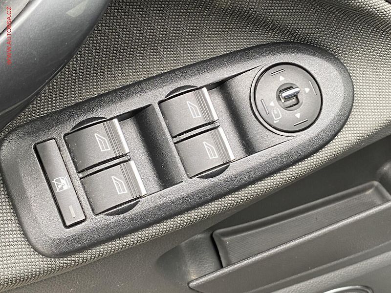 Ford Kuga (2011) 2.0 TDCi, Titanium, bixen - fotka 11 z 18