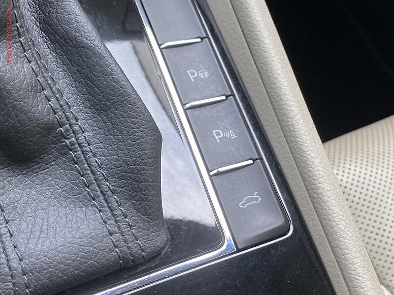 Škoda Superb (2016) 2.0TDi, L&K, DSG, panor - fotka 17 z 20