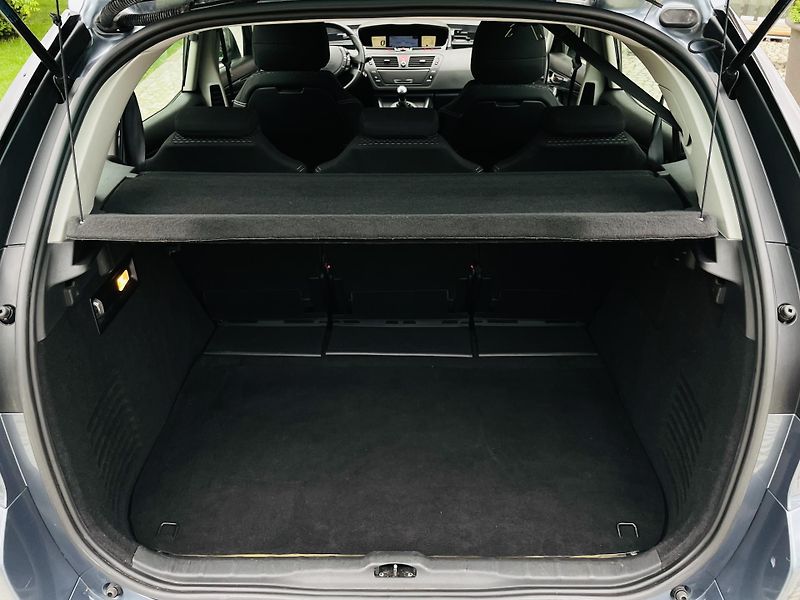 Citroën C4 Picasso 1.6i 88KW MANUÁL LED SENZORY - fotka 19 z 38
