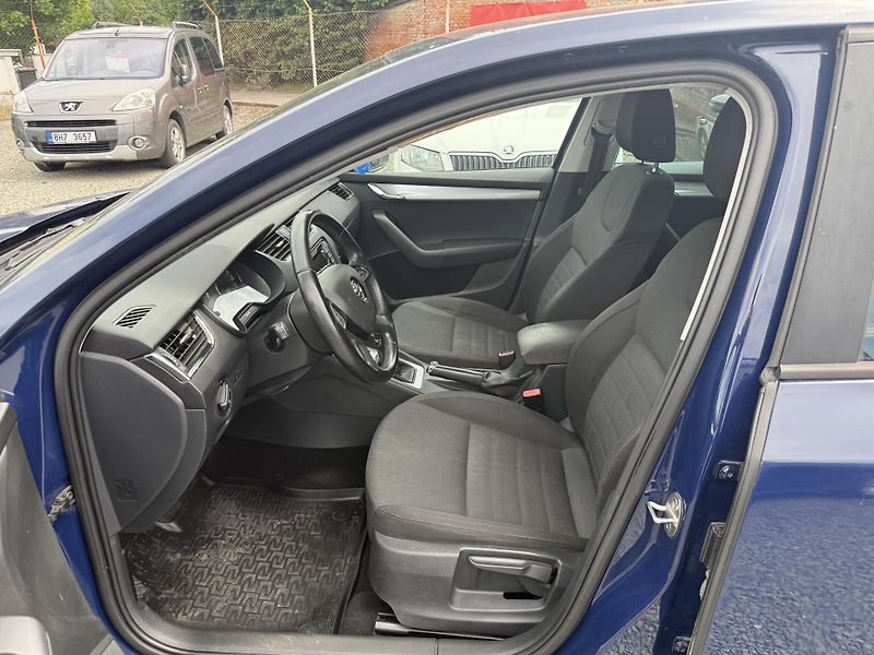 Škoda Octavia 1.6 TDI ELEGANCE - fotka 8 z 13