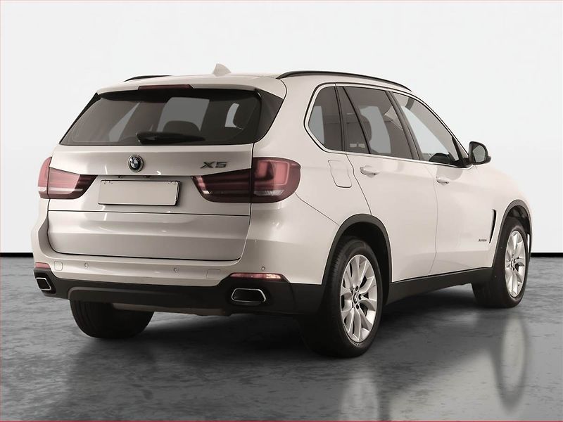 BMW X5 (2018) xDrive30d - fotka 5 z 26