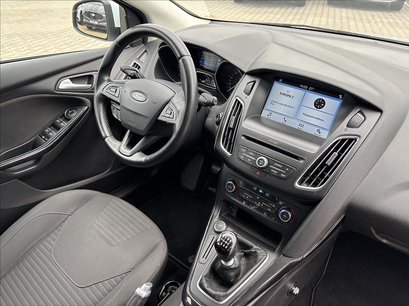 Ford Focus 1,5 TDCI 88kW Titanium - fotka 17 z 36