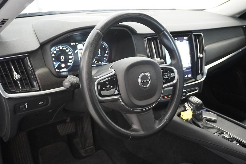 Volvo V60 CROSS COUNTRY  2,0 D4 AWD AUT. - fotka 13 z 29